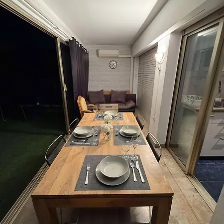 13 Rue Edith Cavell דירה