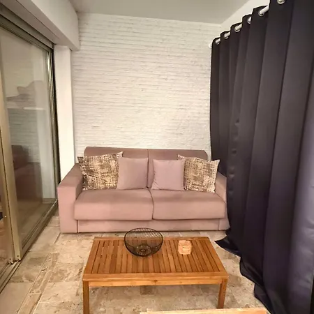 13 Rue Edith Cavell 公寓 *