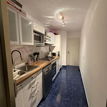 13 Rue Edith Cavell *