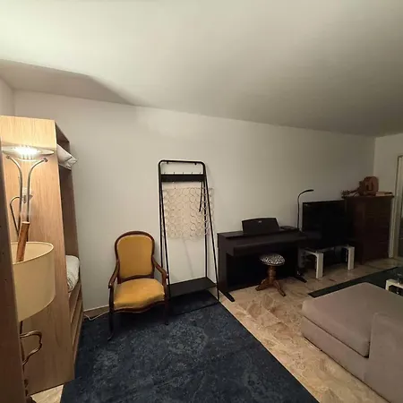 Apartment 13 Rue Edith Cavell