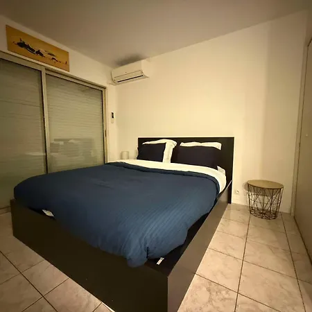 13 Rue Edith Cavell Apartment
